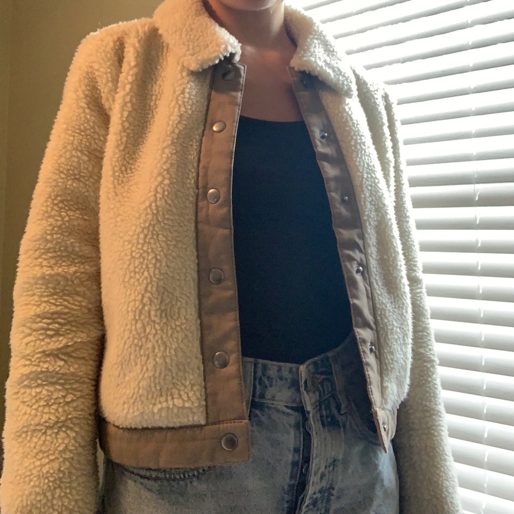 Madewell cream sherpa jacket with collar.